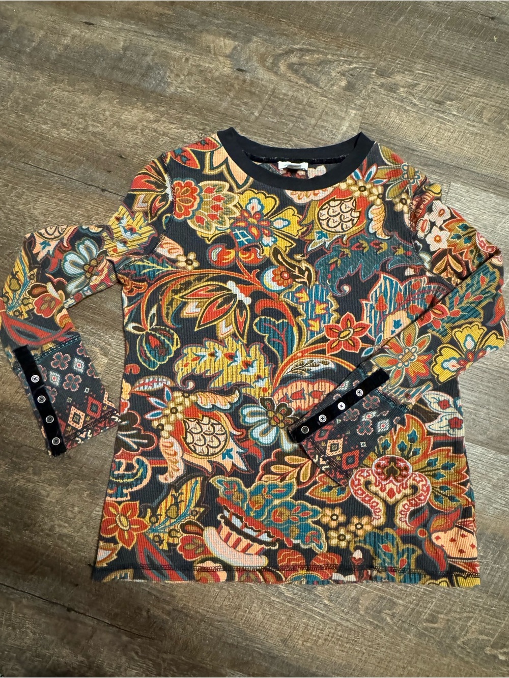 Women’s Long Sleeve Floral Paisley Knit Top w/Black Accents Sz L